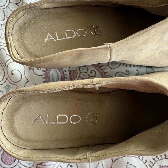 Aldo genuine leather suede  slip on block heel. - Picture 2 of 4